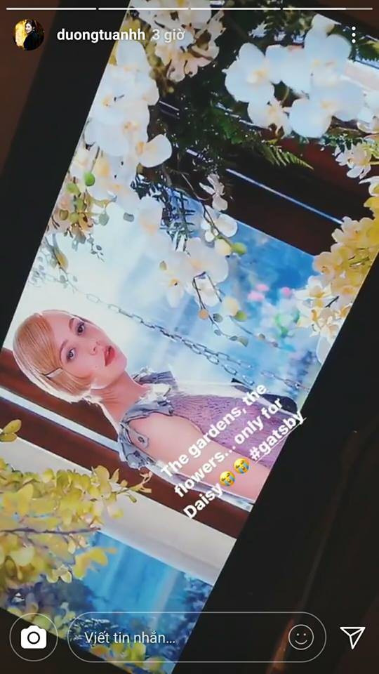 ... Và Tú Anh cũng đang xem bộ phim này trên chiếc TV na ná.