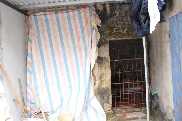 Gian nhà nơi bà Mùi nhốt em trai để có thể đi làm kiếm tiền.