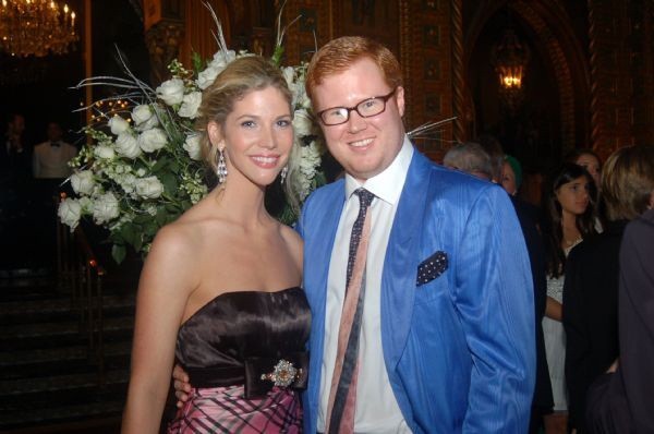 Wyatt Koch v&agrave; Ive Gabrielle Slocumb trong ng&agrave;y lễ đ&iacute;nh h&ocirc;n