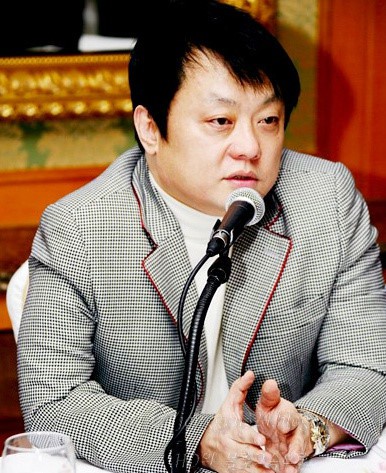 CEO Jang Seok Woo bị bắt năm 2012 vì hành vi xâm hại và quấy rối tình dục các nghệ sĩ trực thuộc.