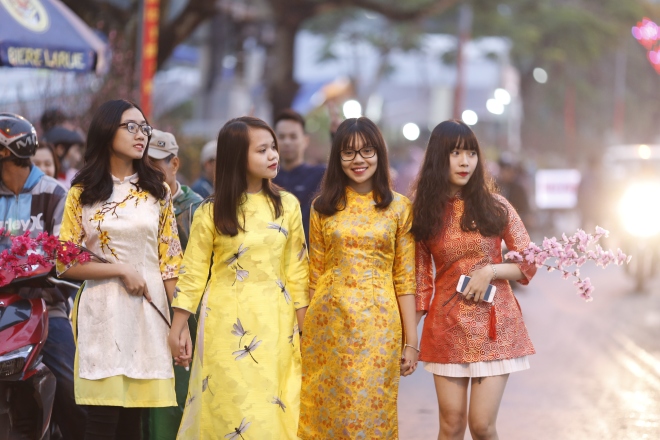  Với nh&oacute;m bạn, để c&aacute;c chủ thể tự nhi&ecirc;n thể hiện cảm x&uacute;c gi&uacute;p bức ảnh đẹp hơn. Ảnh: Đ&igrave;nh Chiến. 