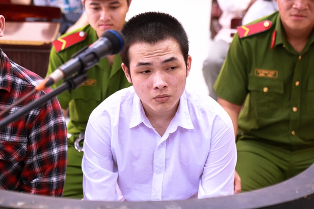 
Bị cáo Tâm cũng rất hối hận với hành vi của mình gây ra cho Thu Hương. Cả gia đình Long và Tâm đã bồi thường một khoản tiền cho gia đình bị hại.
