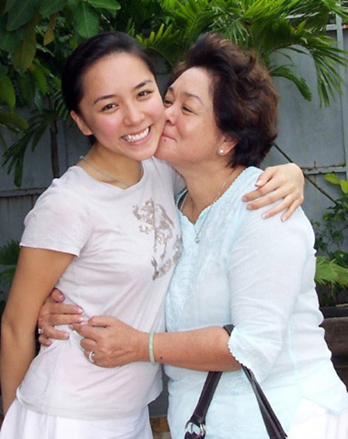
Á hậu Thiên Lý rất thân thiết với mẹ chồng Tư Hường.
