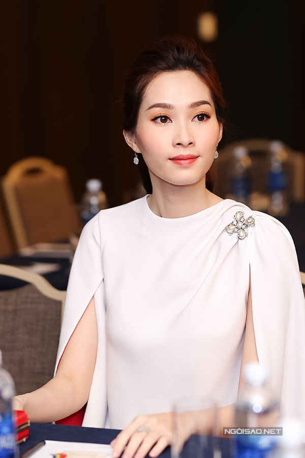 Đặng Thu Thảo sẽ lên xe hoa với doanh nhân Trung Tín vào 6/10 tới. Mọi thông tin về đám cưới được Hoa hậu giữ bí mật, không chia sẻ với báo chí.