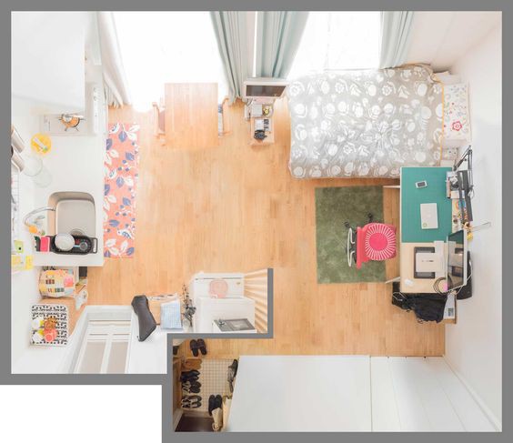 Mẫu phòng xinh đẹp cho cô sinh viên với giường, bàn làm việc, bếp trong cùng một không gian. Có thể thấy nội thất đơn giản nhưng nhờ lựa chọn màu sắc đồ dùng phù hợp mà căn phòng rất sống động.