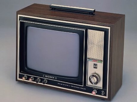 
Chiếc tivi Sony KV-1310 đầu tiên sử dụng công nghệ Trinitron được bán ra năm 1968. Ảnh: Tinblog.
