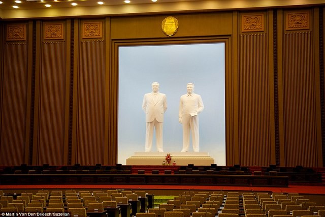 
Bức ảnh chụp trong nhà quốc hội ở Bình Nhưỡng, nơi các phiên họp quan trọng của chính phủ Triều Tiên diễn ra.
