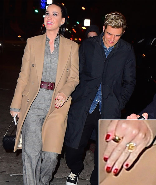 
Vài ngày sau, Katy được trông thấy đeo chiếc nhẫn lạ trên ngón tay áp út, làm rộ tin đồn cô được Orlando cầu hôn. Tuy nhiên, thực tế cặp sao chưa hề đính hôn dù Orlando đã hẹn hò Katy gần một năm.
