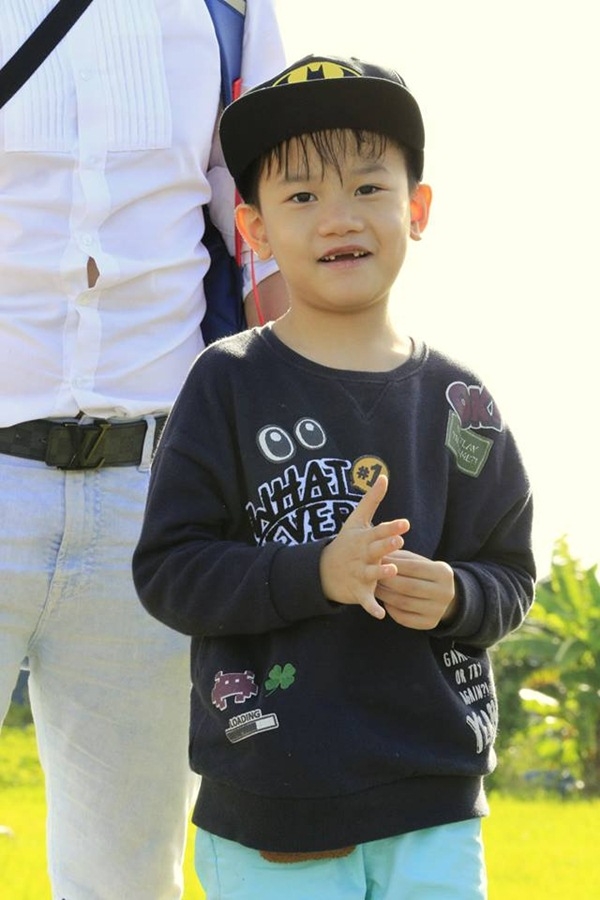 Cậu bé răng sún Hồng Long của Bố ơi mùa 4 khiến nhiều người liên tưởng đến Totti ở mùa 2.