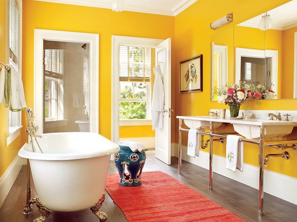 14. Bạn cũng hoàn toàn có thể có một chiếc phòng tắm rực rỡ như của Hoàng gia với sắc vàng tươi làm chủ đạo.