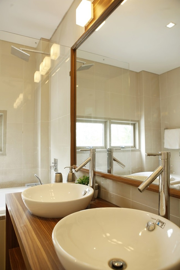 Phòng tắm riêng được đặt trong phòng ngủ, đảm bảo sự riêng tư.