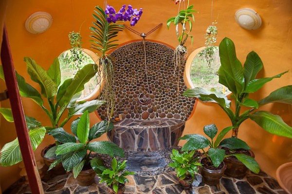 Không gian phòng tắm đẹp rụng rời với thiết kế mang đậm phong cách thiên nhiên xứ nhiệt đới