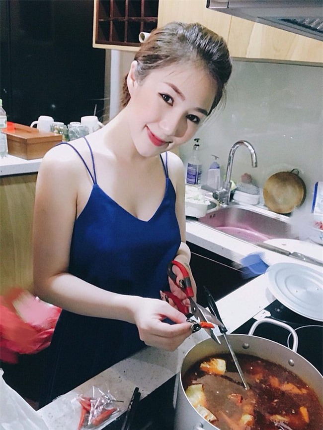 Hương Tràm: Khuôn mặt sau thẩm mỹ đang thon gọn giờ cũng chạy theo trào lưu má phù cằm nhọn - Ảnh 17.