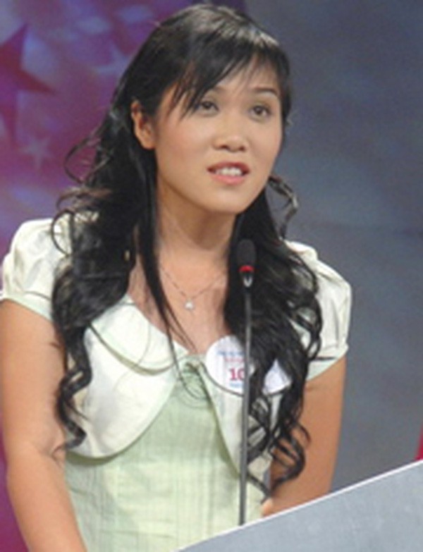 Cũng như Kim Tuyến, Hoàng Thanh Huyền giành giải Nhì “Phụ nữ thế kỷ 21” năm 2006. Với khả năng sáng tác nhạc, cô gây ấn tượng với khán giả truyền hình. Được biết, cô cũng là cháu của ca sĩ Phương Thanh. Cô từng chia sẻ trên Dân trí: “Có một người dì nổi tiếng đồng nghĩa với việc bạn sẽ bị “soi” nhiều hơn về mọi mặt! Nhưng Huyền nghĩ đó là những áp lực “tích cực”, vì muốn chứng tỏ năng lực của chính mình, bạn sẽ cố gắng hết sức”.