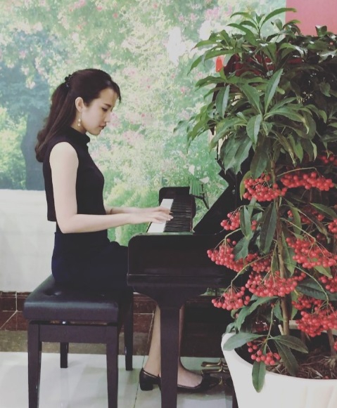Ngoài ra Xuân Thảo còn đánh đàn piano cực hay nữa.