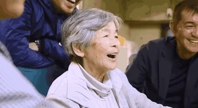 Ở tuổi 89, bà Nishimoto lấy niềm đam mê nhiếp ảnh làm động lực sống. (Ảnh: Sohu)
