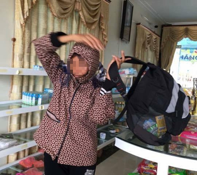 H&igrave;nh ảnh người phụ nữ được người d&acirc;n đưa l&ecirc;n mạng cảnh b&aacute;o l&agrave; đối tượng bắt c&oacute;c trẻ em trước đ&oacute;.