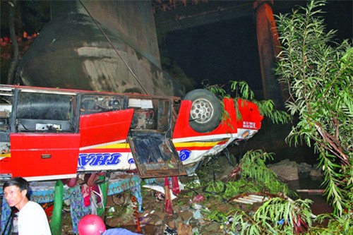 Hiện trường vụ tai nạn xe khách 5 năm về trước khiến 34 người thiệt mạng trong đó có bố mẹ em Trâm.