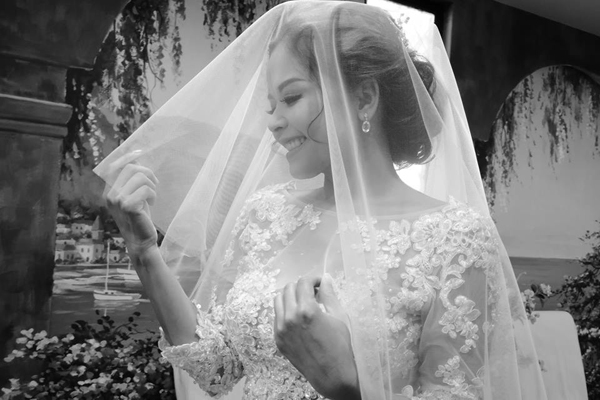 Bà xã của Đình Bảo sinh năm 1982. Cả hai yêu nhau 8 năm trước khi quyết định nên vợ nên chồng. Helen Nguyễn hiện là quản lý cho một nhãn hiệu thời trang ở Mỹ.