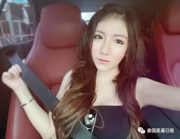Patcha đăng quang ngôi vị Hoa hậu khi mới 19 tuổi.