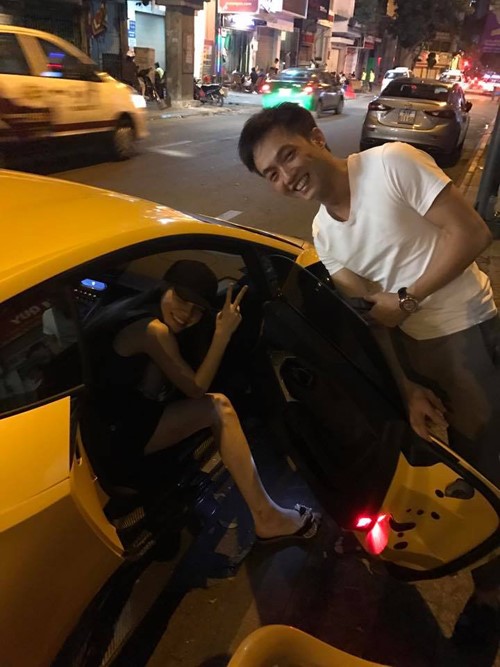 Hồ Ngọc Hà và Cường Đô La dù chia tay vẫn là bạn. Họ cùng đi ăn tối với bạn bè, gần đây, hai người còn có mặt cổ vũ con trai ở trường học.