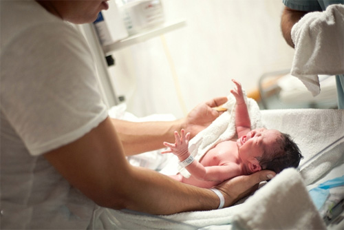 
Các mẹ cần phải tuyệt đối nghe theo lời bác sĩ trong quá trình sinh nở (Ảnh: Internet)
