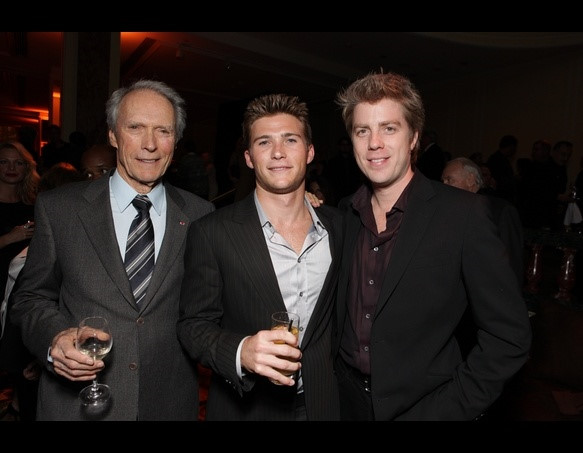 Clint Eastwood cùng hai con trai là Scott Eastwood (giữa) và Kyle Eastwood (phải). Ảnh; AFP/Getty Images. 