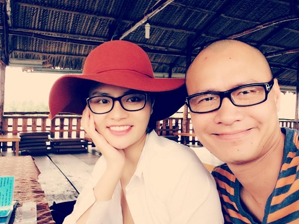 
Để giữ lửa h&ocirc;n nh&acirc;n, vợ chồng Vũ Thu Phương giữ th&oacute;i quen d&agrave;nh một ng&agrave;y trong tuần để hẹn h&ograve; như l&uacute;c mới y&ecirc;u.
