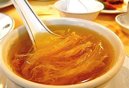 Yến huyết d&ugrave;ng bồi bổ cho người bệnh, người c&oacute; thể trạng k&eacute;m hay người gi&agrave;, trẻ em c&ograve;i cọc&hellip;