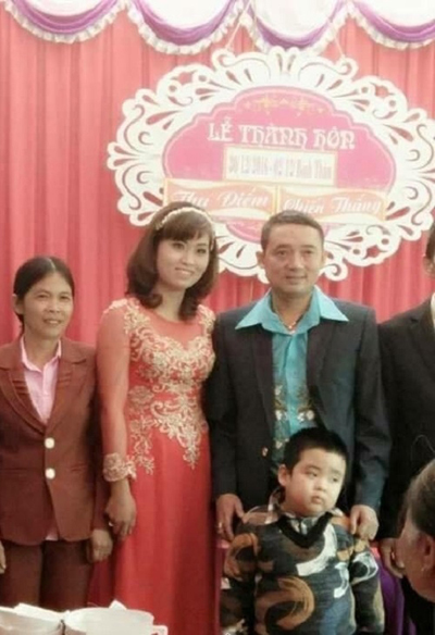 
Thu Ngọc - Chiến Thắng trong hôn lễ hồi cuối năm 2016 được tổ chức ở quê nhà cô dâu, Phú Thọ.

