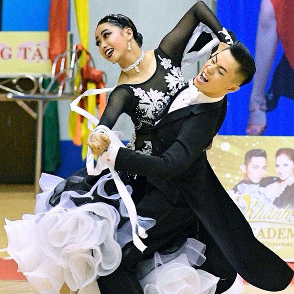 Trường Xuân tâm sự: “Có nhiều lần bố mẹ khuyên mình dừng tập dancesport vì thấy con bị thương, chai hết chân, bong móng… Nhưng những điệu nhảy như đã ngấm vào máu, không được nhảy mình còn thấy khổ sở hơn bị thương gấp nhiều lần. Dancesport là đã dạy Xuân những bài học về sự kiên trì, bền bỉ, sự tự tin và hơn hết là chiến thắng được chính bản thân mình. Phía sau những giờ phút vinh quang là những ngày tháng khổ luyện vất vả”.