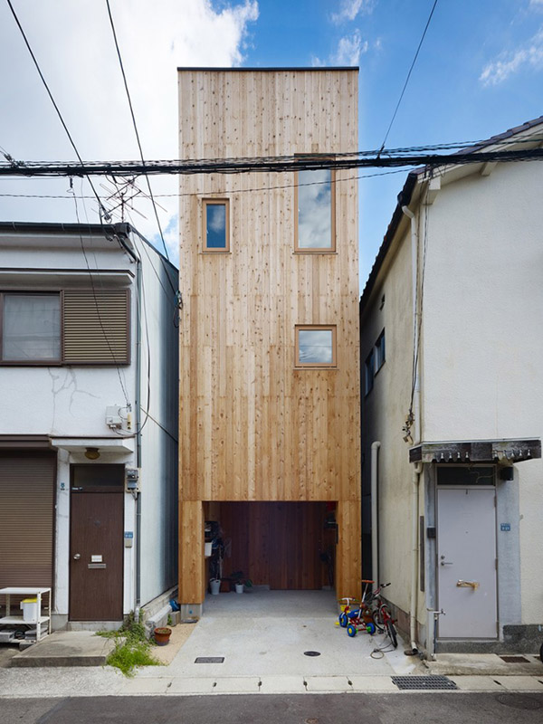 Ngôi nhà nhỏ này nằm ở Kobe, Nhật Bản, nó có chiều rộng 2,5m và chiều dài hơn 10m.