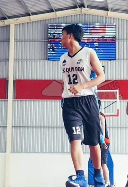 
Minh Huy là thành viên của cả hai đội bóng rổ và bóng đá của THPT chuyên Lê Quý Đôn, Đà Nẵng
