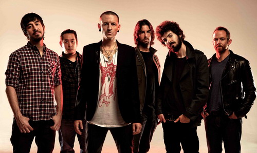 
Nhóm nhạc Linkin Park từng hát ca khúc chủ đề trong ba phần đầu của loạt bom tấn Transformers.
