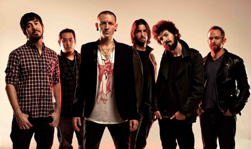 Nhóm nhạc Linkin Park từng hát ca khúc chủ đề trong ba phần đầu của loạt bom tấn Transformers.