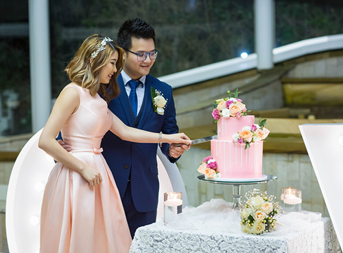 Đ&aacute;m cưới của cả hai được tổ chức sau 3 năm y&ecirc;u nhau. Ảnh: Anthony Phung.