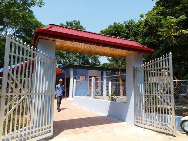 Cổng v&agrave;o nh&agrave; được x&acirc;y dựng đẹp mắt.
