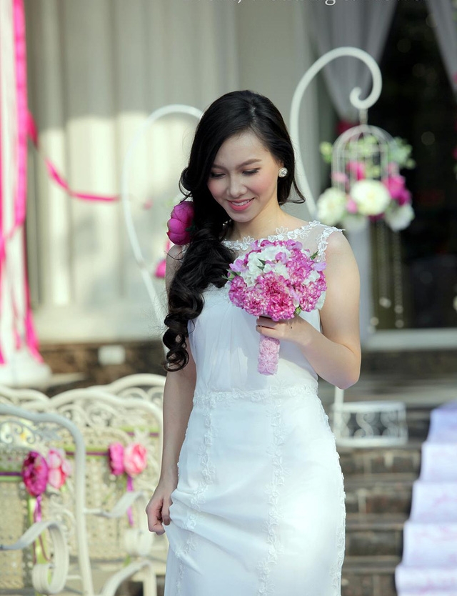 
Những hình ảnh mới đây khiến nhiều người nghi ngờ Minh Hà đã tổ chức đám cưới.
