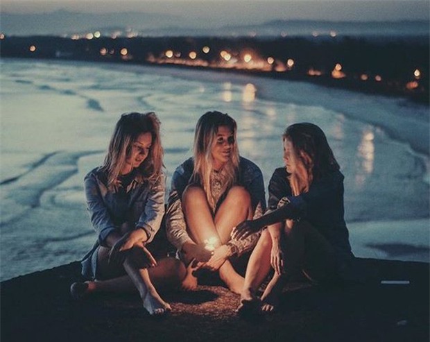 2 người đ&agrave;n &ocirc;ng b&ecirc;n chiếc b&aacute;nh sinh nhật v&agrave; cuộc đối thoại khiến ta lặng m&igrave;nh - Ảnh 3.