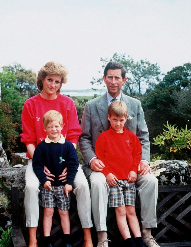 
Diana bên Thái tử Charles và các con.
