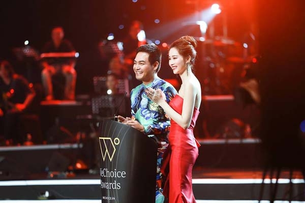 
MC Phan Anh và Hoa hậu Đặng Thu Thảo tại một chương trình gameshow.
