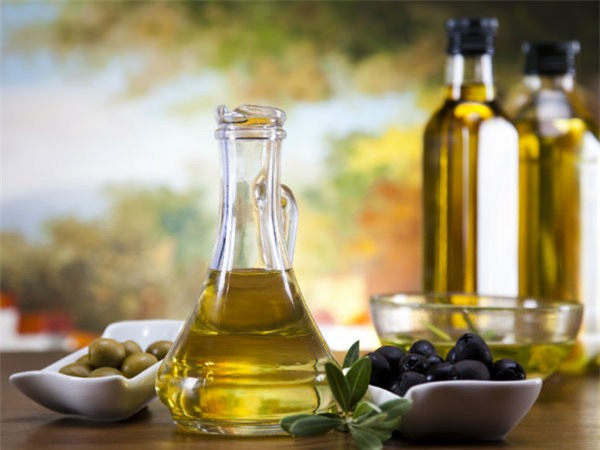 
Dầu oliu cung cấp lipid, tiêu thụ độc tố trong cơ thể, tham gia vào công việc của gan
