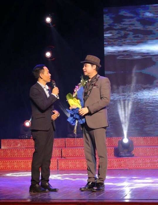 Sau cuộc thi, Việt Hồ khá đắt show MC