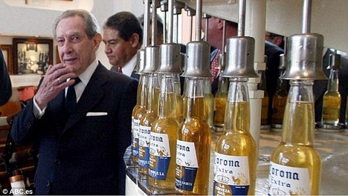 Người sáng lập ra hãng bia Corona - ông Fernández.