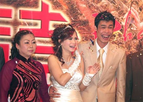 Hình ảnh hạnh phúc trong đám cưới với vợ hai Thu Trang.