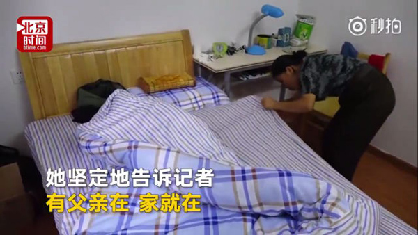 Nữ sinh năm nhất chăm ch&uacute;t từng miếng ăn, giấc ngủ cho cha v&agrave; lu&ocirc;n t&acirc;m niệm cha ở đ&acirc;u nh&agrave; ở đ&oacute;.