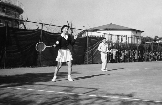 
Michiko Soda khi còn trẻ là một cô gái rất yêu thích thể thao, đặc biệt là quần vợt.
