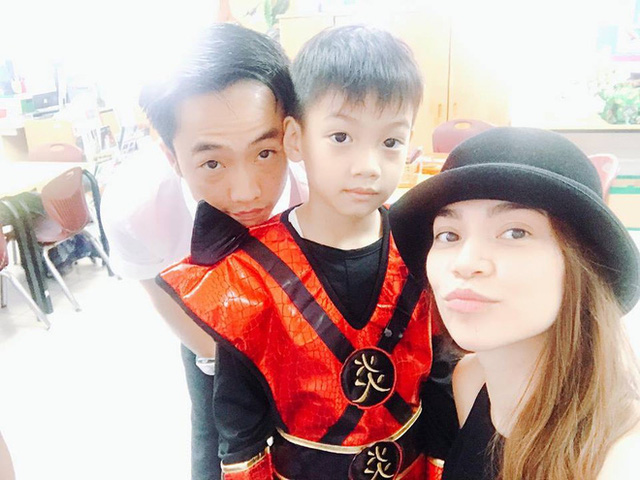 
Hồ Ngọc Hà đăng ảnh cùng Cường Đô la đưa con trai đi học
