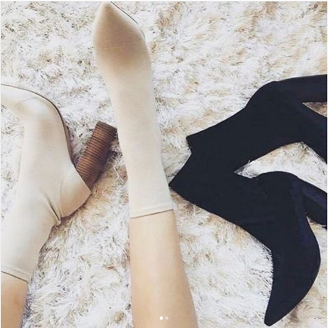 Và cả những đôi bốt hợp thời để dành riêng cho những chuyến xuất ngoại trong mùa đông lạnh giá.