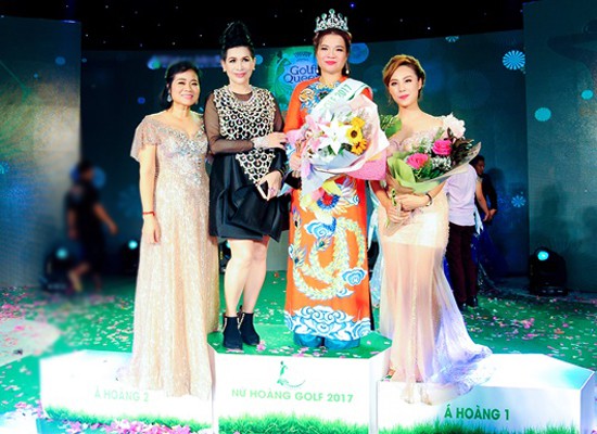 Ba thí sinh được giải bị cho là không xứng đáng.